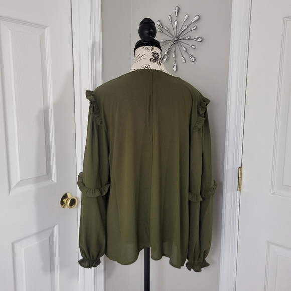 V-neck Ruffle Top - Picture 2 of 4